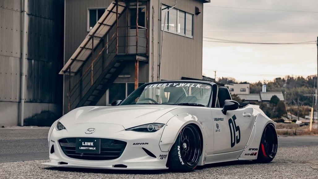 Ngắm xe Mazda MX-5 trong gói nâng cấp từ Liberty Walk - 2