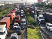 Tin tức trong ngày - CSGT nói nguyên nhân ùn xe kéo dài tại phía Đông TP.HCM