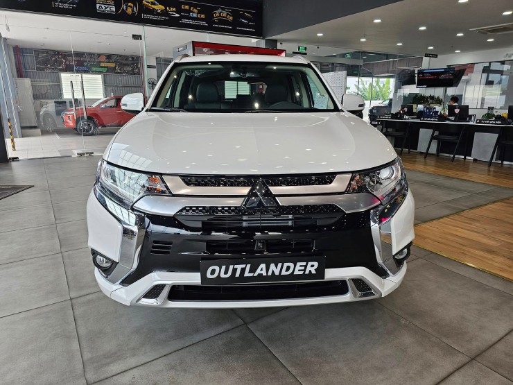 Ngắm Mitsubishi Outlander với 3 phiên bản tùy chọn, giá từ 825 triệu đồng - 2