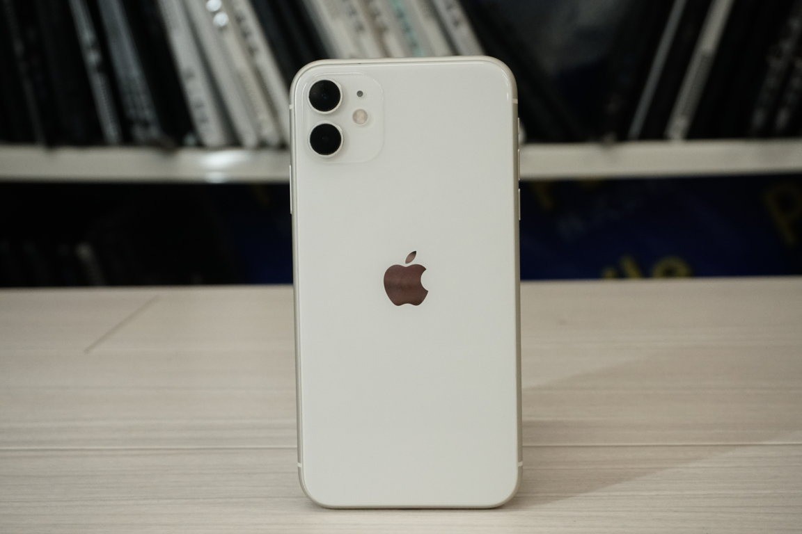 iOS 16 trên iPhone 11 mang lại trải nghiệm mượt mà cho người dùng.