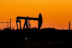 Ông Trump làm rung chuyển thị trường, giá dầu ra sao?
