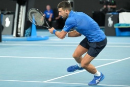 Thể thao - Sốc Djokovic đang đánh thì bỏ cuộc, &quot;nhường&quot; Zverev vé chung kết Australian Open