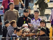 Bóng đá - Đội trưởng ĐT Việt Nam có hành động đẹp với fan Hà Nội FC, bầu Hiển thưởng lớn cho thầy Kim