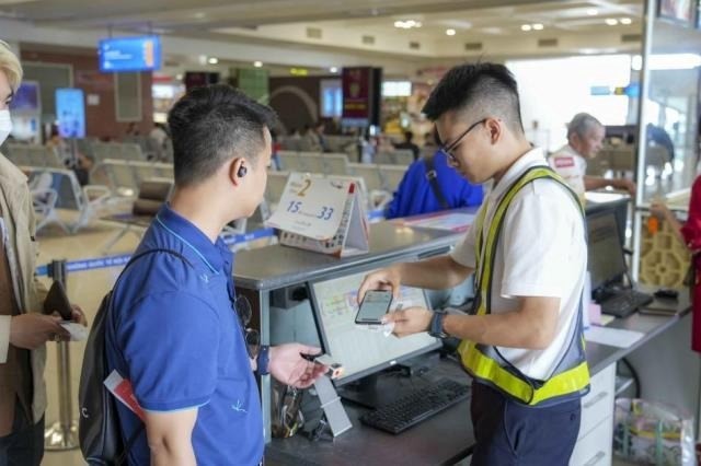 Hành khách đi máy bay đều phải xuất trình giấy tờ tùy thân theo quy định. Ảnh minh họa: TL