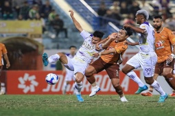 HLV HAGL: “Nằm sân là bình thường, CLB Hà Nội chơi thiếu fair-play như Thái Lan”