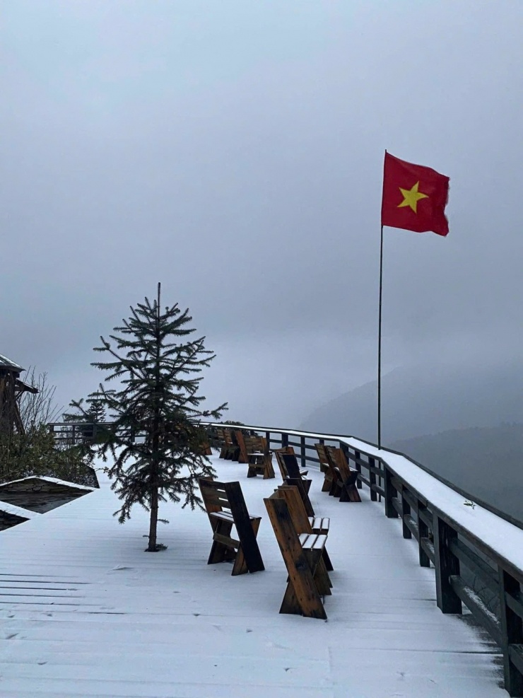 Mưa tuyết ở Y Tý, Bát Xát, Lào Cai. Ảnh: Đặng Ngọc Dân