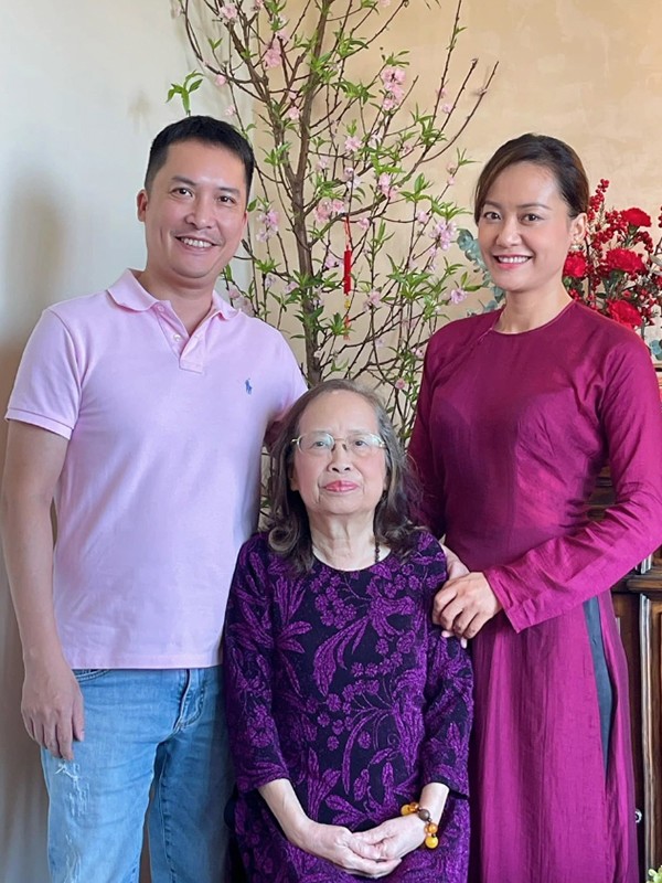 "Trước 40 tuổi, tôi còn cố tìm cách để có con. Việc khó có con một phần do cơ địa của tôi. Một phần tôi cũng không nỗ lực điên cuồng. Có lẽ có con chưa hẳn là điều quan trọng số một với vợ chồng tôi", Hồng Ánh chia sẻ.