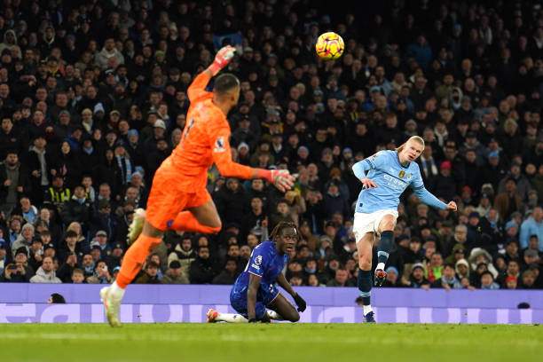 "Phất thẳng lên cho Haaland" là điều các đối thủ khác đều không cho Man City tiến hành, nhưng Chelsea lại "hào phóng" tạo cơ hội