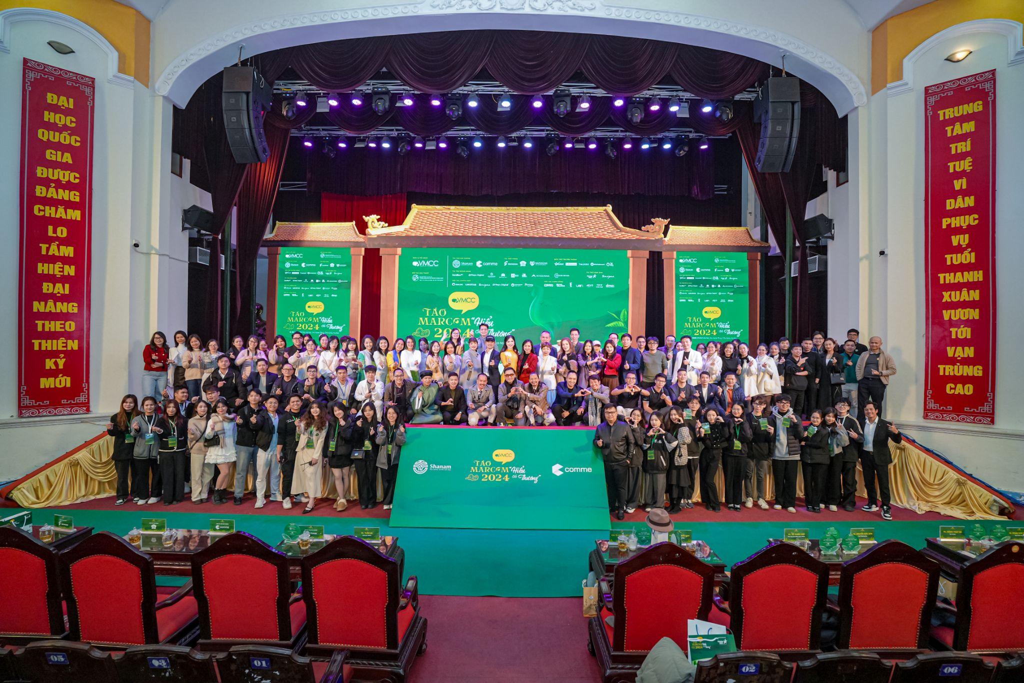 Táo Marcom 2024 – Hiểu để Thương đã hội tụ hơn 600 trái tim marcom, cùng chung tay tạo nên một đại hội ý nghĩa, kết nối và truyền cảm hứng.