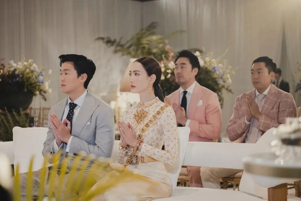 Đám cưới xa xỉ của thiếu gia tỷ phú với &#39;Nữ thần rắn&#39; - 4