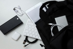 5 phụ kiện điện thoại không thể thiếu khi đi du xuân