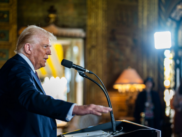 Loạt công tố viên trong 2 vụ án hình sự chống ông Trump bị sa thải