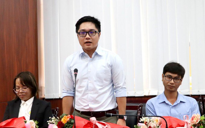 Anh Phạm Ngọc Thanh (đứng) trong một hoạt động ở trường Đại học An Giang, tháng 11/2024. Ảnh: AGU