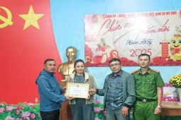 Người bán bún tôm ở Bình Định nhặt được gần 500 triệu ngày cận Tết