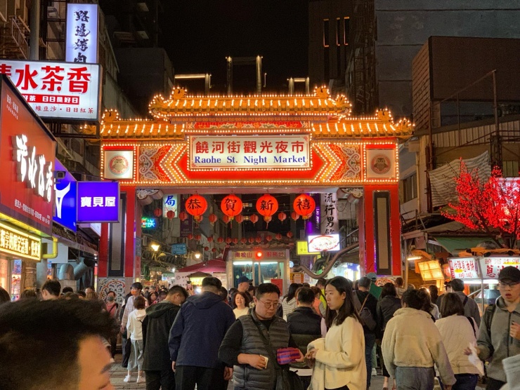 Chợ đêm nhộn nhịp người mua sắm trước thềm Tết Nguyên đán tại Đài Loan (Trung Quốc). Ảnh: nhân vật cung cấp