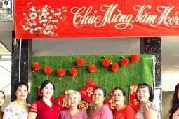 Bạn trẻ - Cuộc sống - Mùng 1 Tết rộn tiếng cười trong gia đình có 11 con gái ở Tây Ninh