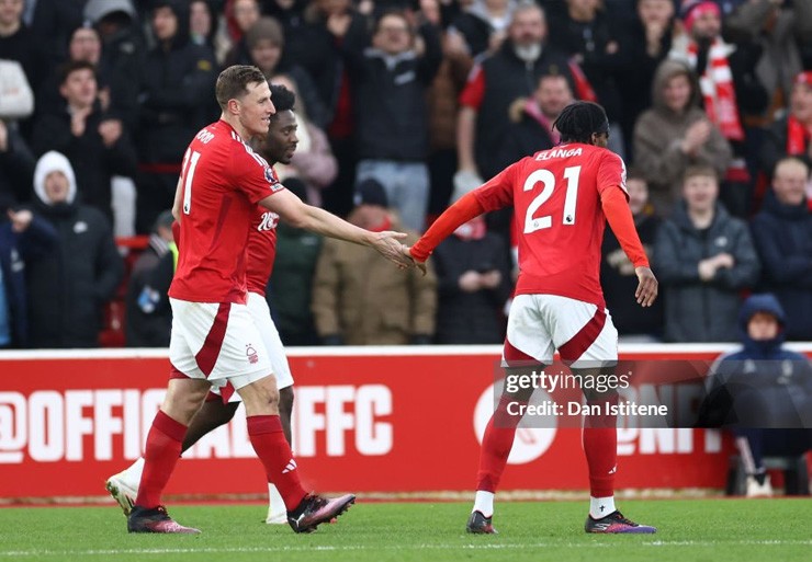 Nottingham Forest đua nhóm dẫn đầu dù từng chỉ là đội quen với việc trụ hạng