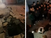Bạn trẻ - Cuộc sống - Ném pháo xuống cống ăn mừng dịp Tết, bé gái Trung Quốc khiến cả phố hỗn loạn