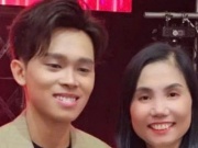 Giải trí - Fan nữ liên tục tặng tiền, vàng cho Hồ Văn Cường