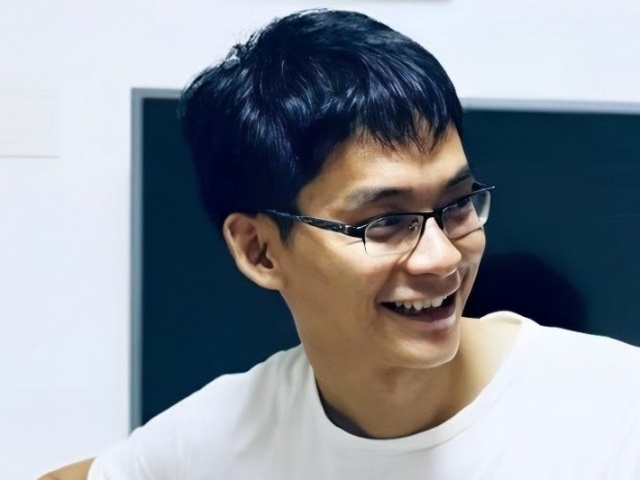 Nam sinh 35 tuổi thi đại học 16 lần hiện ra sao?