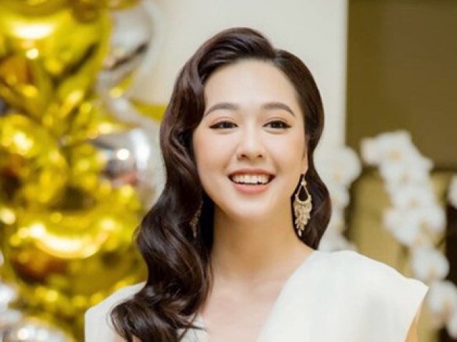 Nữ MC từng là Hoa khôi bản tin VTV cưới "ông chú thần tượng" hơn 16 tuổi, cuộc sống nhiều người ngưỡng mộ