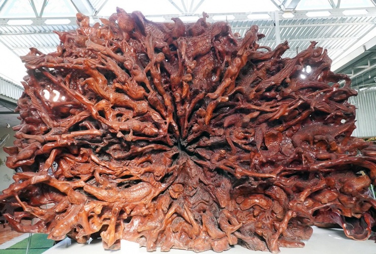  Mặt sau tác phẩm “Nhất Long Giang”. Ảnh: T.L.