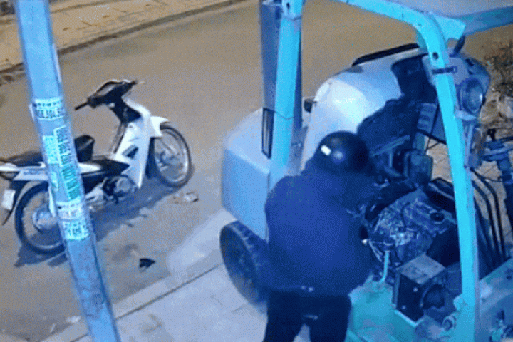 An ninh - Xã hội - Thanh niên trộm ắc-quy ngày Tết