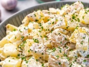 Ẩm thực - Cách làm salad khoai tây chống ngán sau những bữa ăn đầy ắp thịt cá
