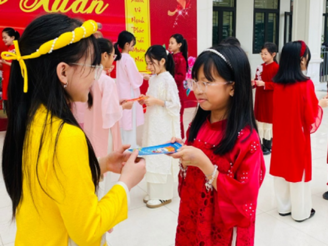Mẹo dạy con sử dụng tiền lì xì hiệu quả, hợp lý