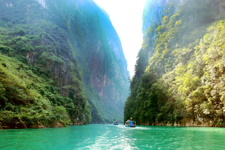 Sông Nho Quế cùng nhiều điểm du lịch tại tỉnh Hà Giang thu hút đông đảo du khách. Ảnh: XĐ