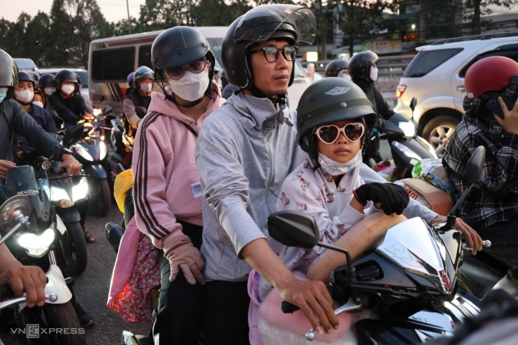 Cửa ngõ Hà Nội, TP HCM ùn xe đổ về sau kỳ nghỉ Tết - 18