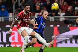 Kết quả bóng đá AC Milan - Inter Milan: Walker ra mắt, cầm vàng lại để vàng rơi (Serie A)