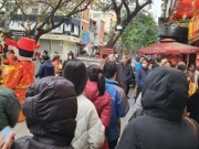 Kinh doanh - Giá vàng nhẫn tăng vọt, lập kỷ lục mới ngày khai xuân, động thái của cửa hàng khiến người mua "méo mặt"
