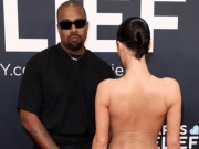 Đàn ông - Kanye West 'mất hợp đồng 20 triệu USD' vì để vợ 'khỏa thân' ở thảm đỏ Grammy