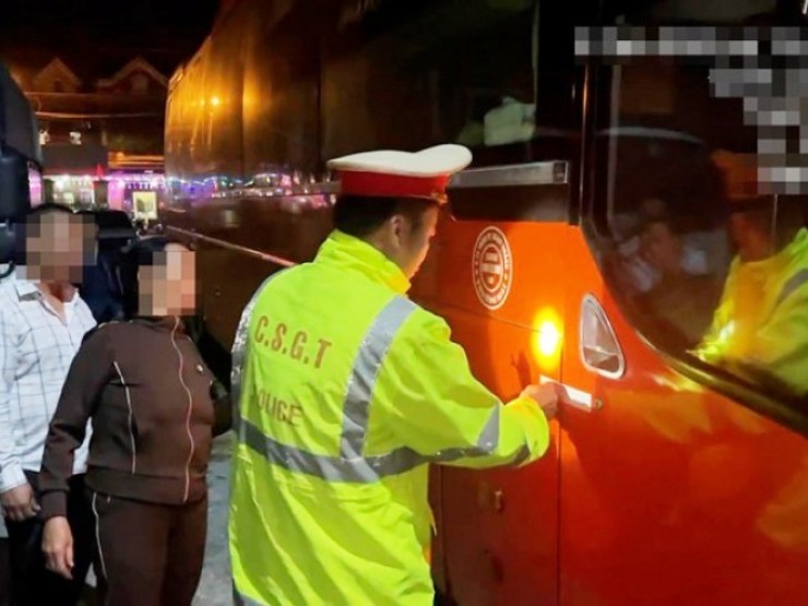 Mức phạt “khủng“ theo quy định mới nhất với hành vi “nhồi nhét“ khách trên xe