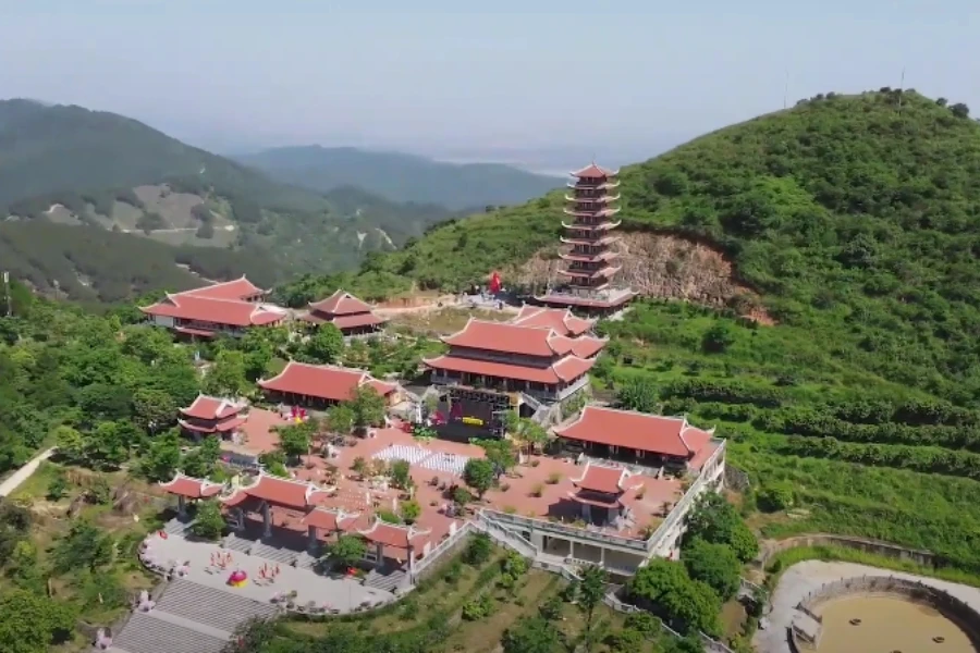 Chùa Đại Tuệ trên núi Đại Huệ.