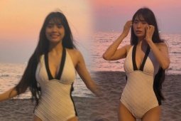 Thời trang - Ca nương giàu bậc nhất Việt Nam đầu năm thả dáng với bikini, khoe hình thể gái 2 con đáng ngưỡng mộ