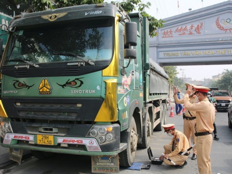 Hà Nội đề xuất nâng mức phạt vi phạm giao thông tới 120 triệu đồng, có quá cao?