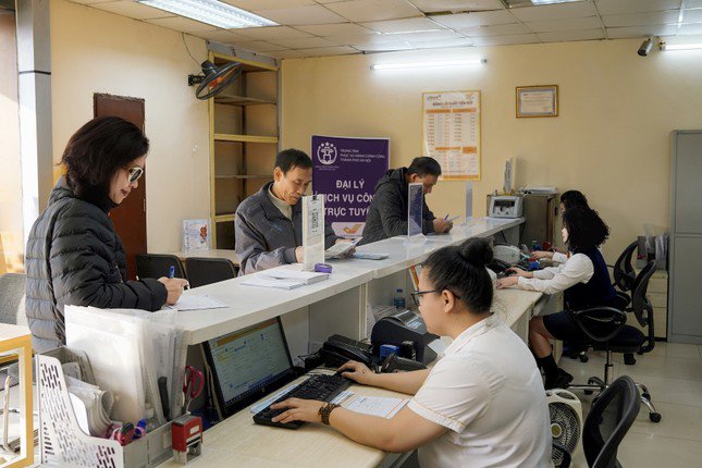 Người dân có thể làm thủ tục hành chính tại bưu điện, thay vì đến cơ quan chức năng.