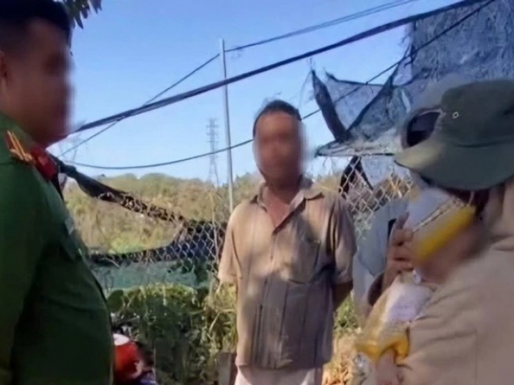 Con khóc ré trong quán cơm khiến người mẹ bị nghi là bắt cóc trẻ em