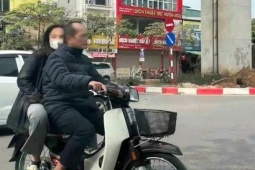 Phó trưởng công an phường chở vợ không đội mũ bảo hiểm "xin rút kinh nghiệm"