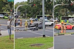 Bạn trẻ - Cuộc sống - Ô tô lật ngược, húc đổ đèn giao thông, tài xế có phản ứng &quot;lạ&quot;