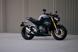 Mãn nhãn siêu môtô hàng khủng 2025 Triumph Speed Triple 1200 RS