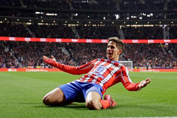 Giuliano Simeone thể hiện tưng bừng ngay trong hơn 15 phút đầu