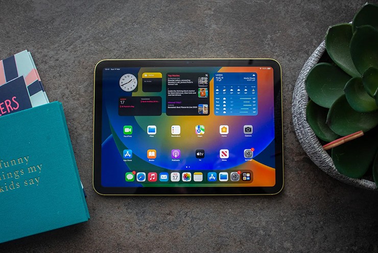 Máy có thể thực hiện hầu hết các chức năng mà iPad Pro có thể làm.