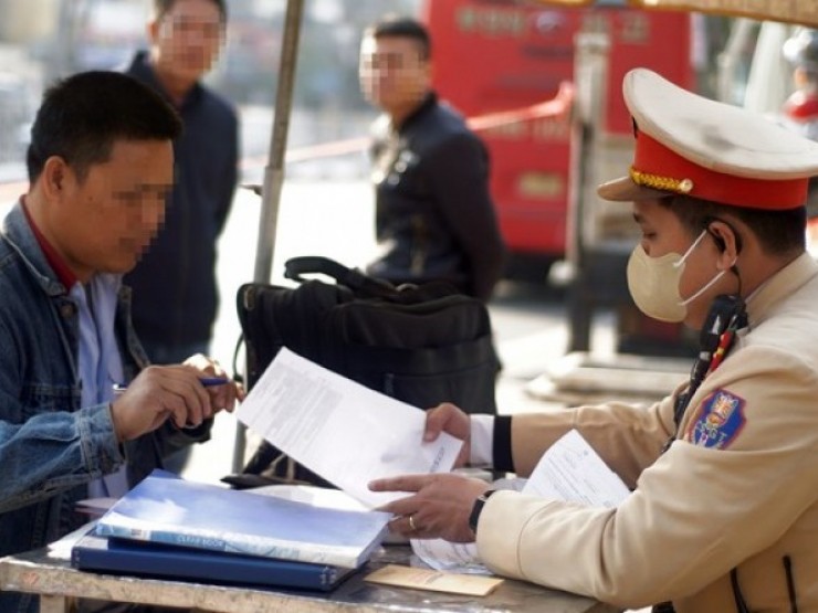 Tài xế vi phạm cố tình “giấu“ GPLX để tránh bị trừ điểm có nguy cơ đối diện nhiều tình huống pháp lý