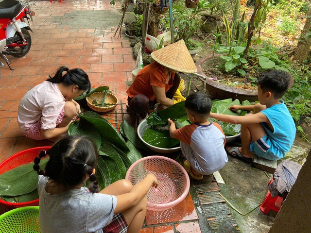 Bánh chưng bảo quản được lâu hay không còn tùy thuộc vào các bước như rửa lá, gói bánh, luộc bánh và tích trữ bánh.