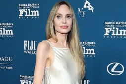 Thời trang - Angelina Jolie mặc 'thả rông' dự liên hoan phim