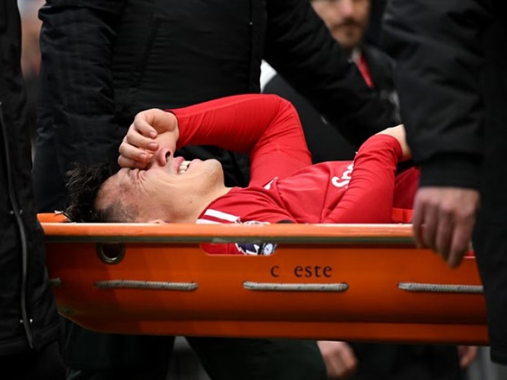 MU đón tin “sét đánh“ vì Martinez chấn thương dây chằng, dễ nghỉ hết mùa