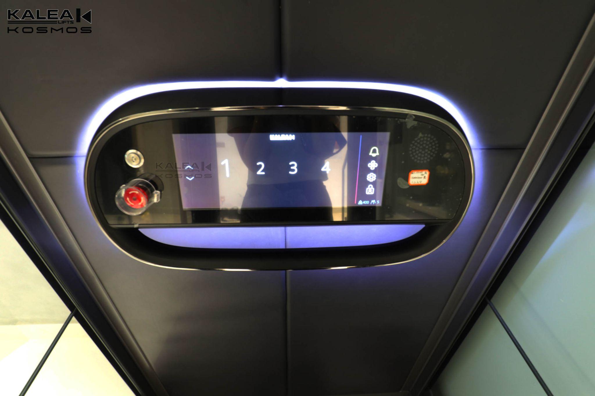 Một số loại thang máy cao cấp còn được trang bị bảng điều khiển cảm ứng tích hợp nhiều tính năng hiện đại như âm nhạc, quạt thông gió, chuông báo động,...